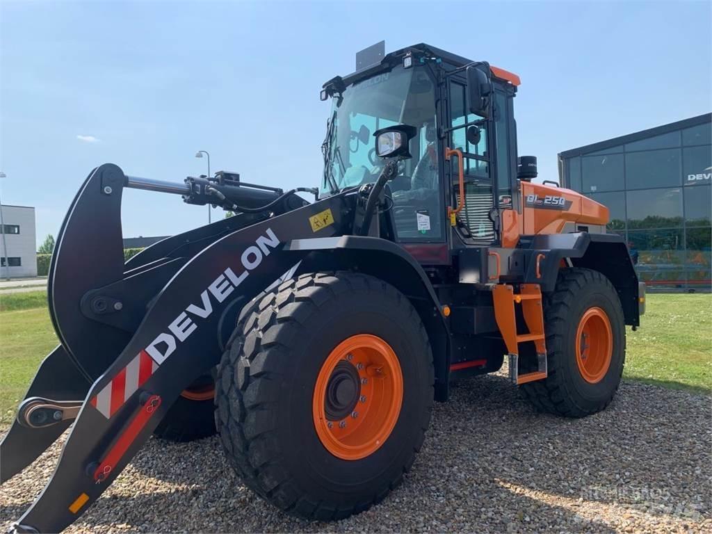 Develon DL250-7 ホイールローダー・タイヤショベル