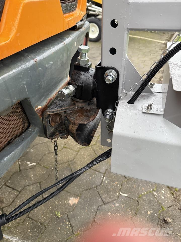 Dk-Tec DR100 砂と塩撒き専用車