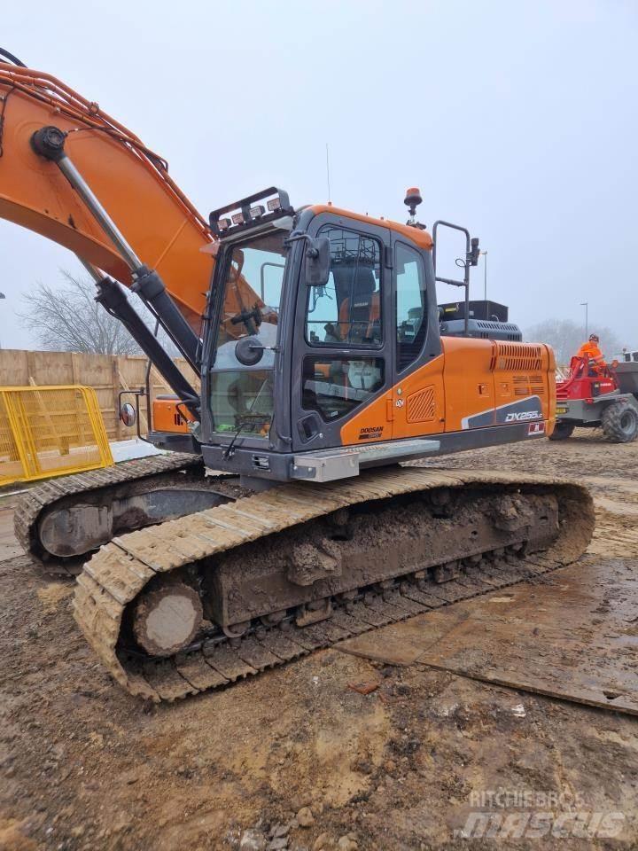 Doosan 255-5 大型油圧ショベル12t以上（パワーショベル・ユンボ）