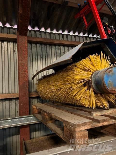 GMR FM 1200 KOST 路面清掃機