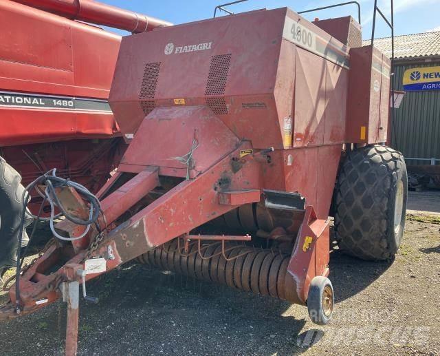 Hesston 4900 スクエアベーラー