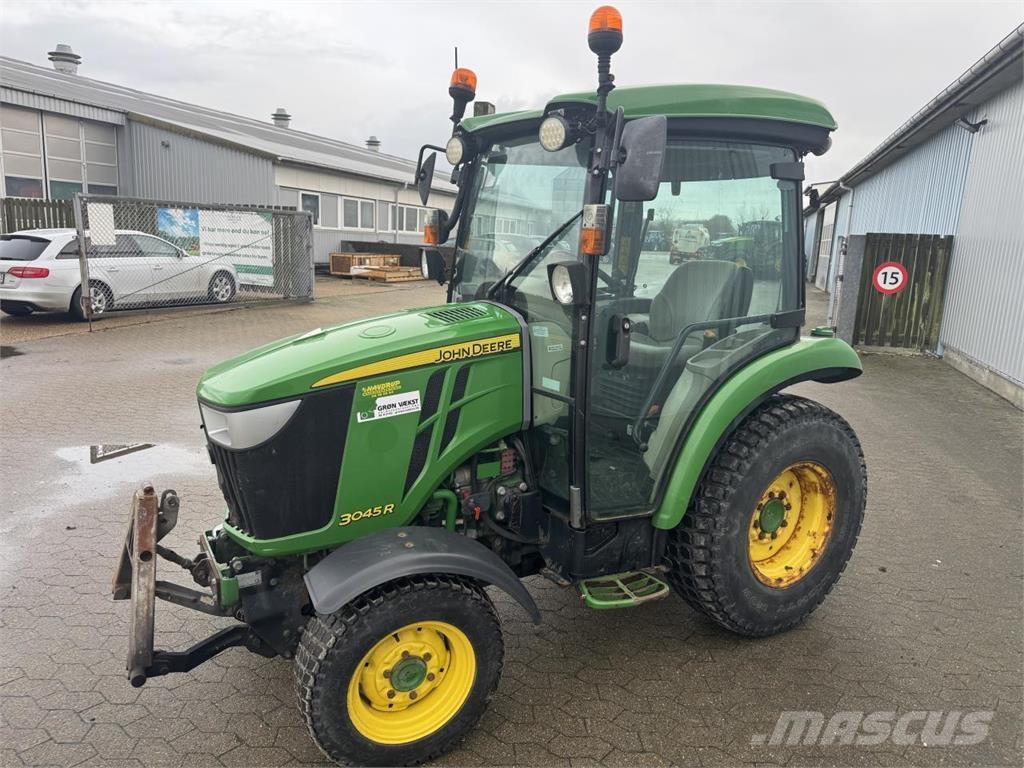 John Deere 3045R コンパクトトラクター