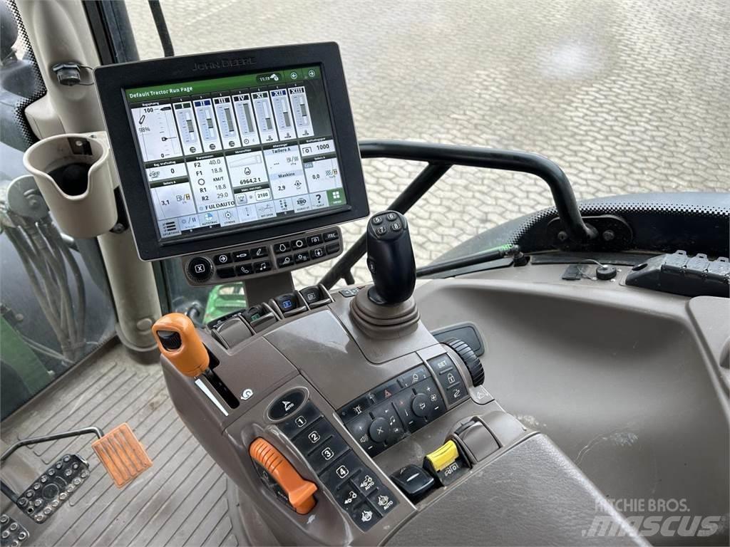 John Deere 6215R トラクター