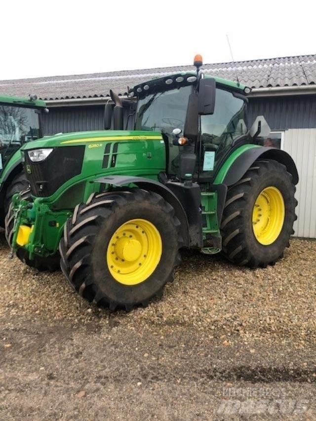 John Deere 6250R トラクター