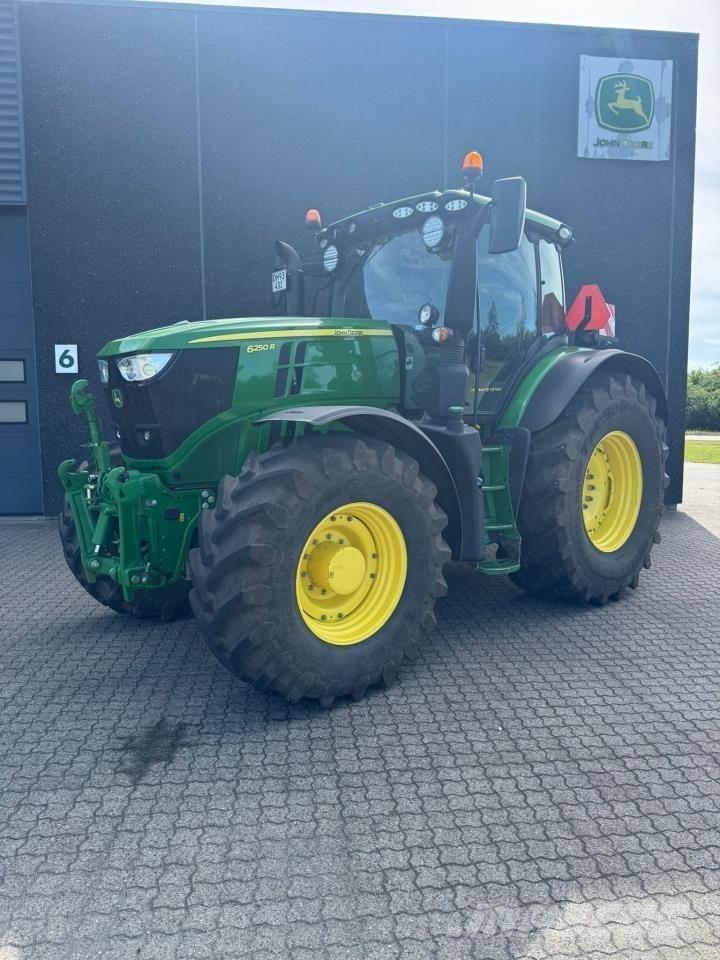 John Deere 6250R トラクター