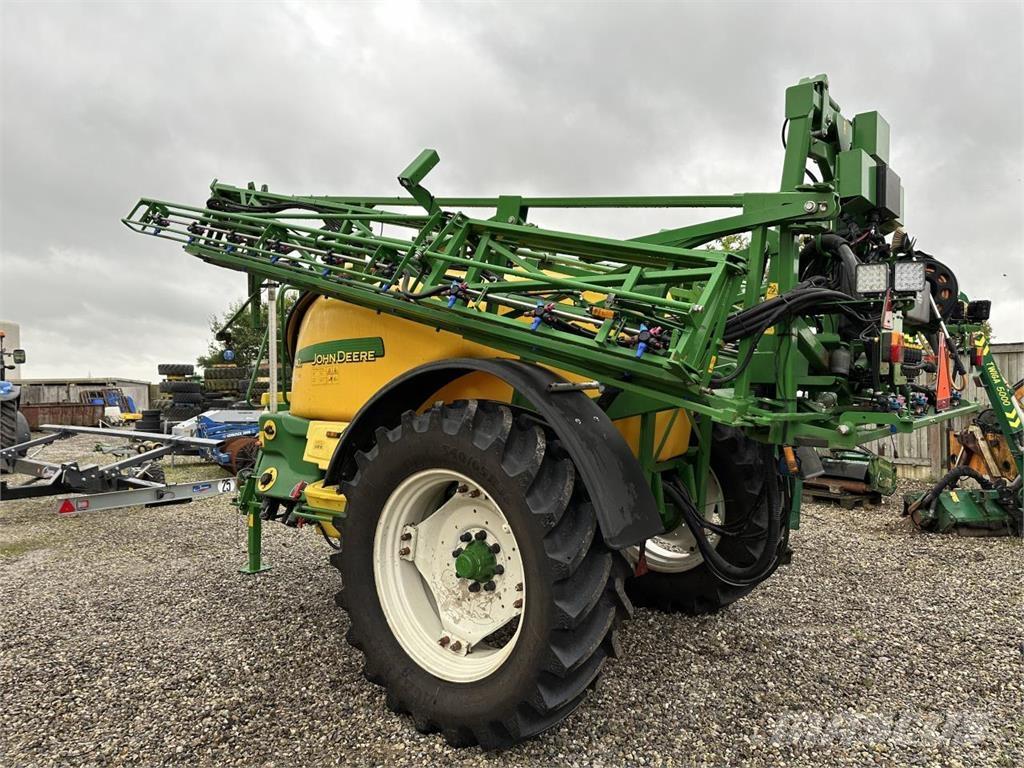 John Deere 740I 牽引型スプレイヤー
