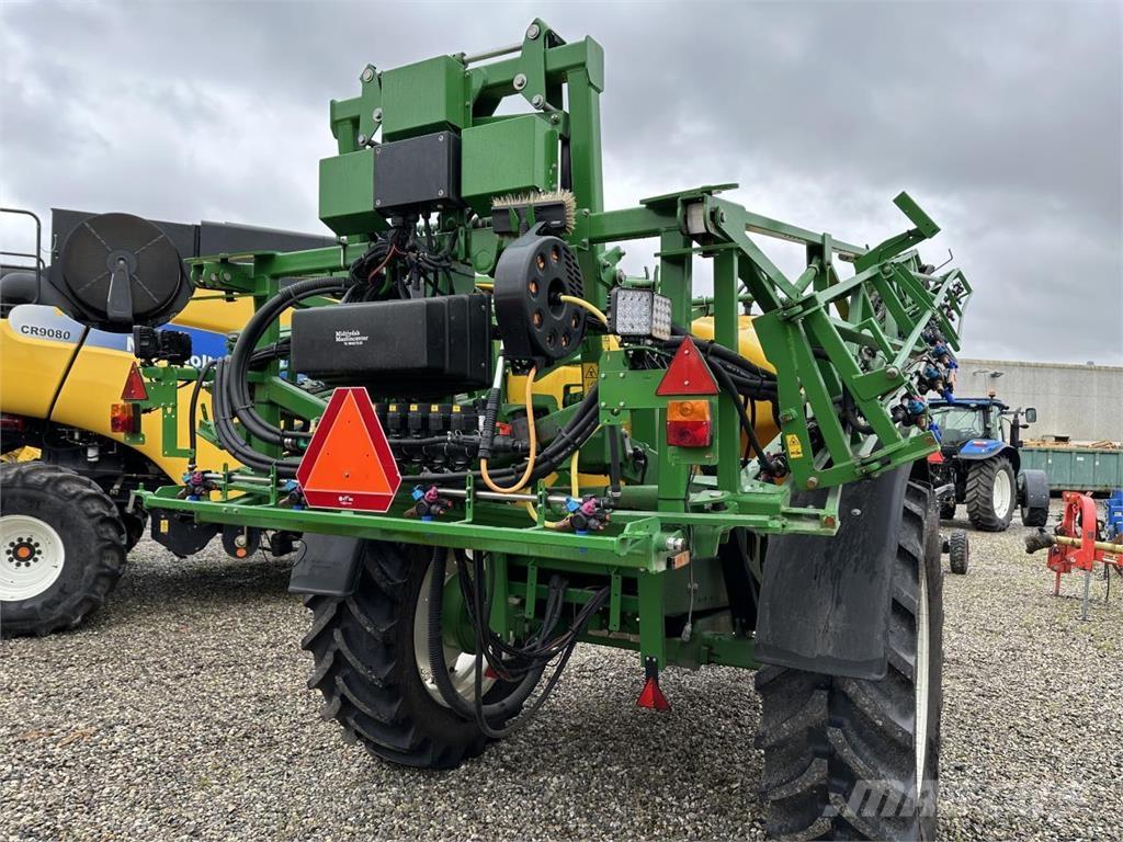 John Deere 740I 牽引型スプレイヤー