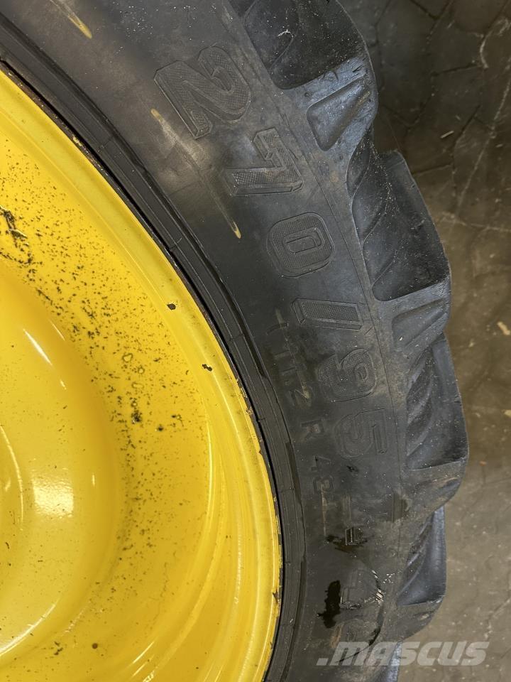 John Deere 740I 牽引型スプレイヤー