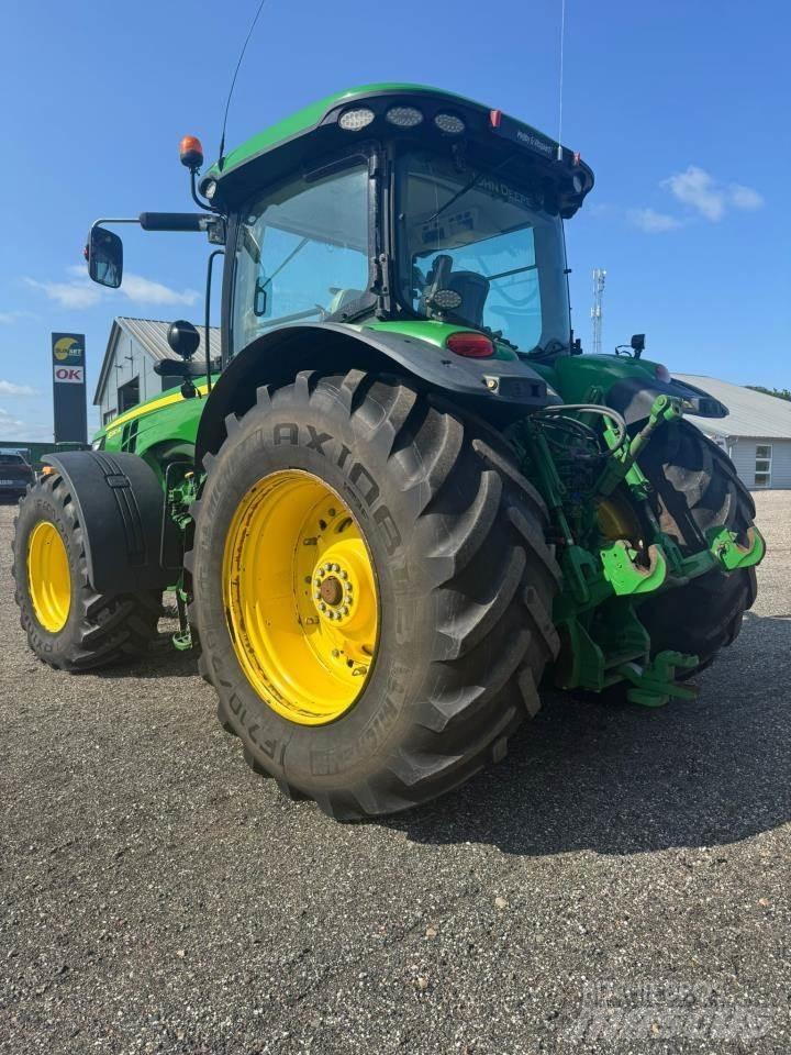 John Deere 8310R トラクター