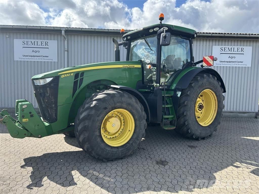 John Deere 8320R トラクター