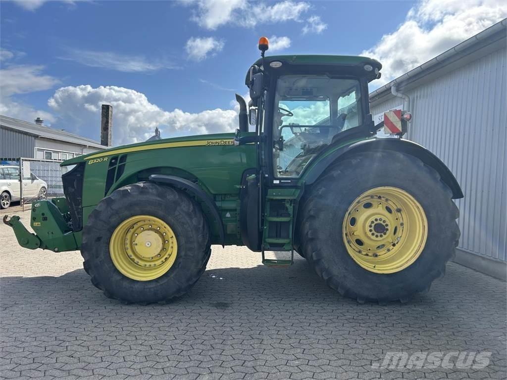 John Deere 8320R トラクター