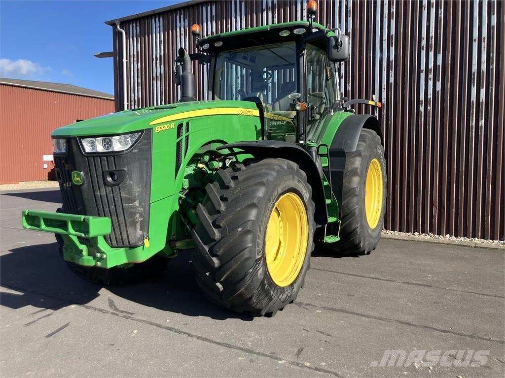 John Deere 8320R トラクター