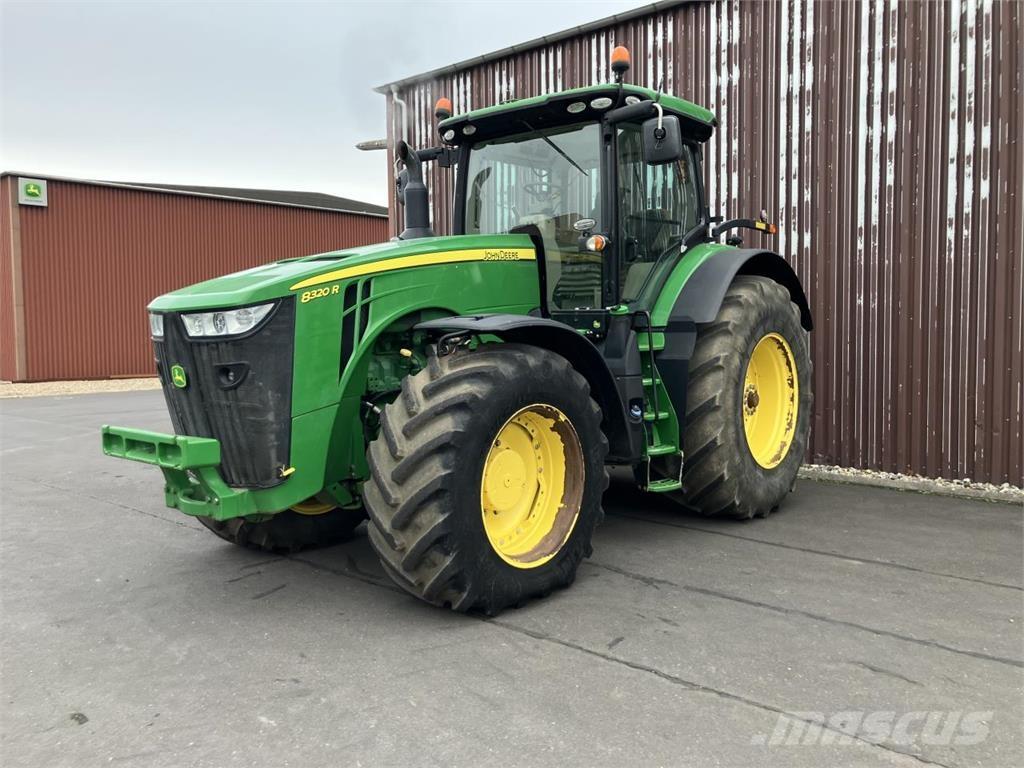 John Deere 8320R トラクター
