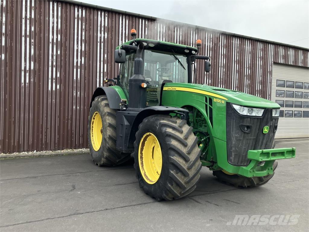 John Deere 8320R トラクター