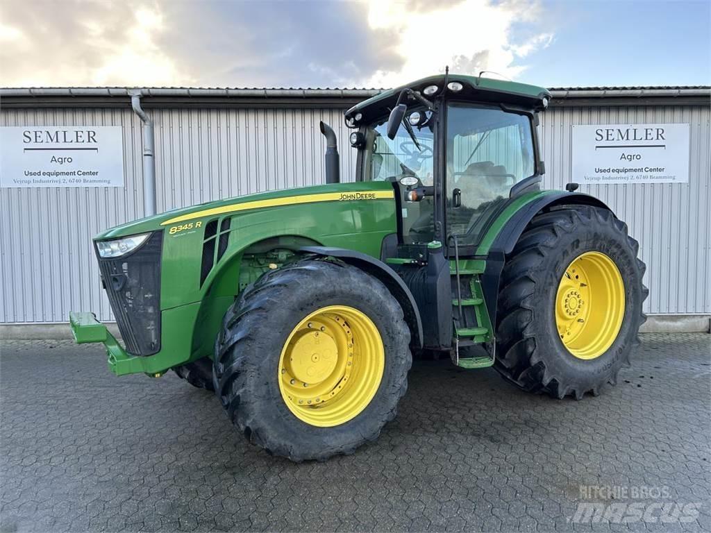 John Deere 8345R トラクター