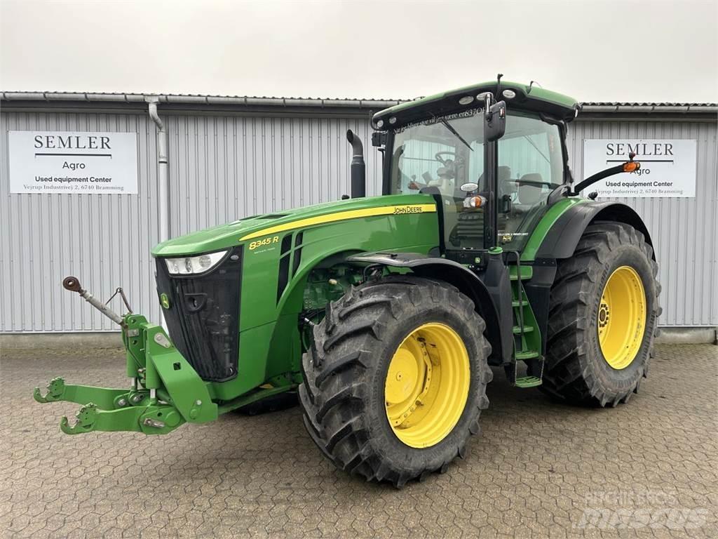 John Deere 8345R トラクター