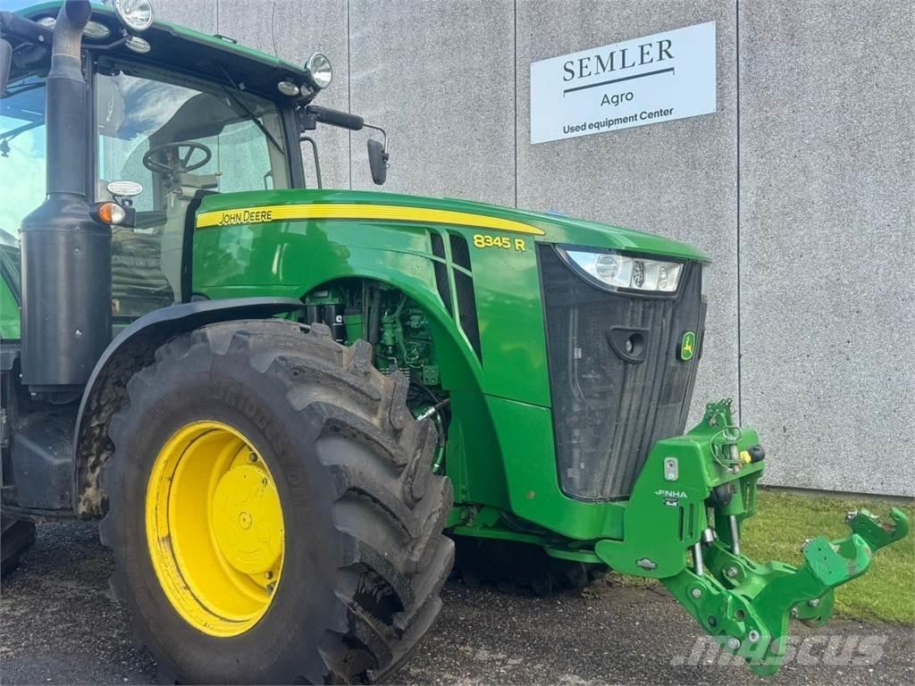 John Deere 8345R トラクター