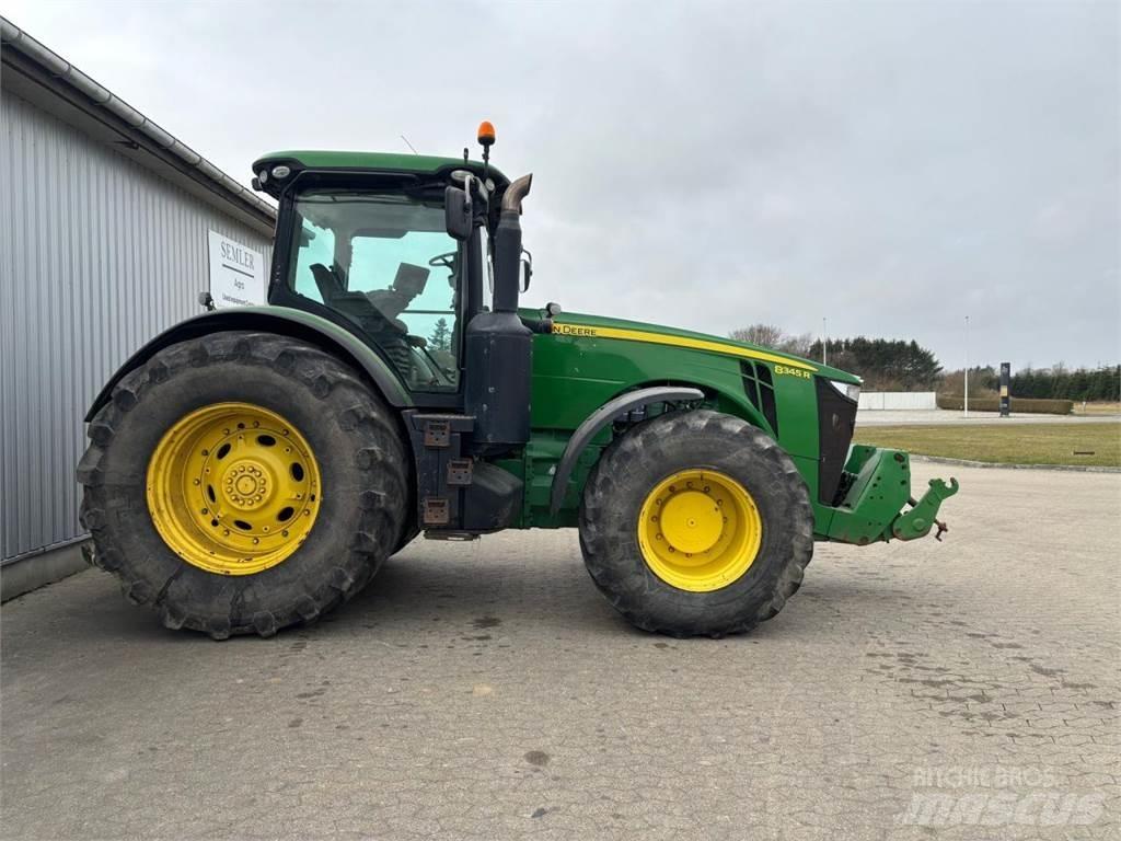 John Deere 8345R トラクター