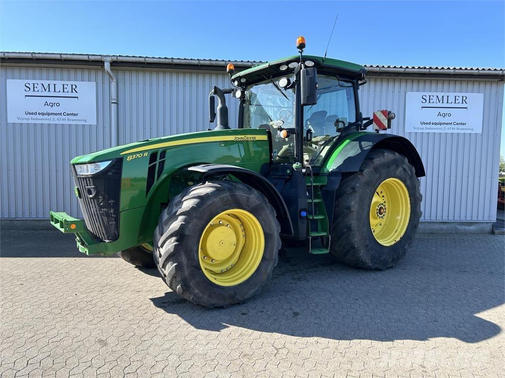 John Deere 8370R トラクター