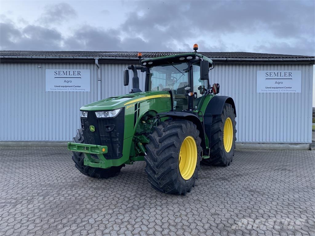 John Deere 8370R トラクター