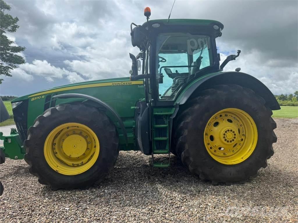 John Deere 8370R トラクター