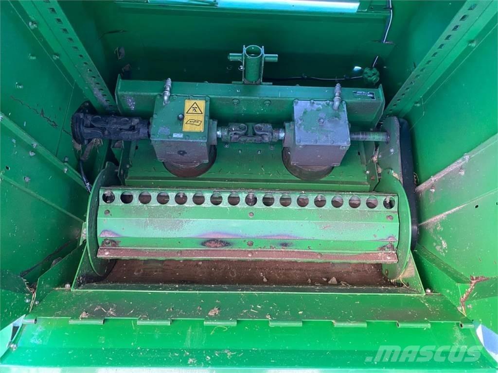 John Deere C670 コンバイン