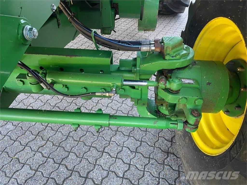 John Deere C670 コンバイン