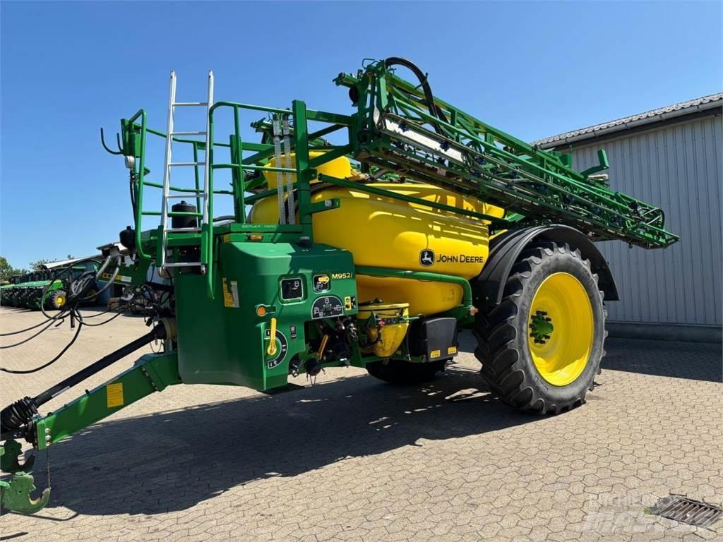 John Deere M952I 牽引型スプレイヤー
