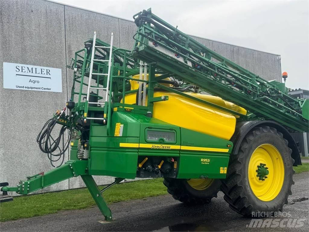 John Deere R952I 牽引型スプレイヤー