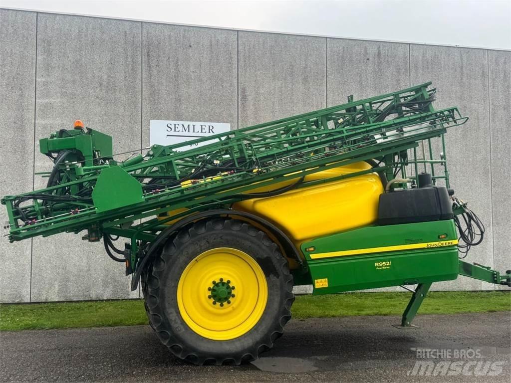 John Deere R952I 牽引型スプレイヤー