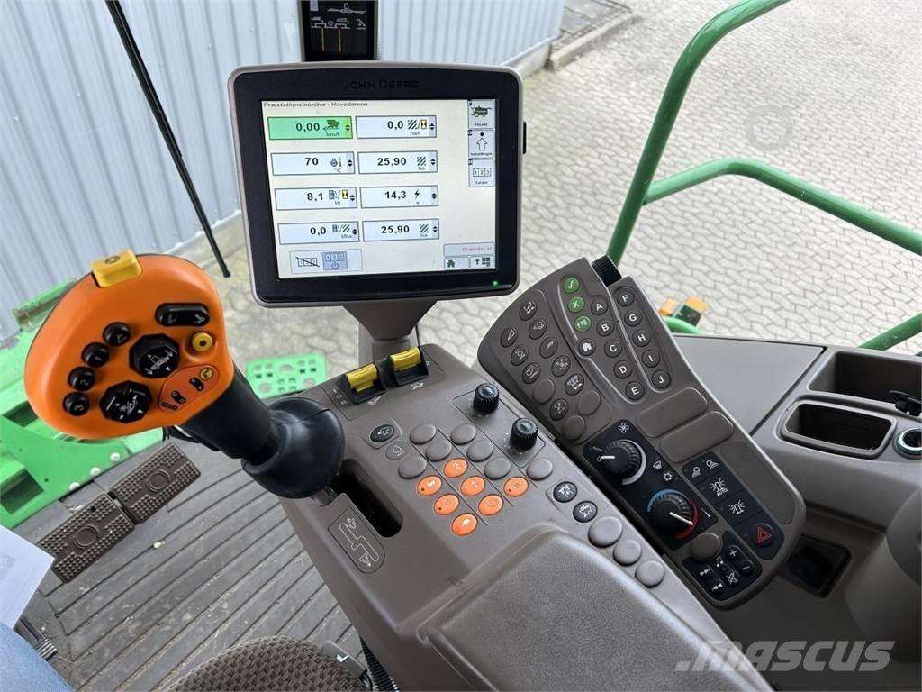 John Deere S685I コンバイン