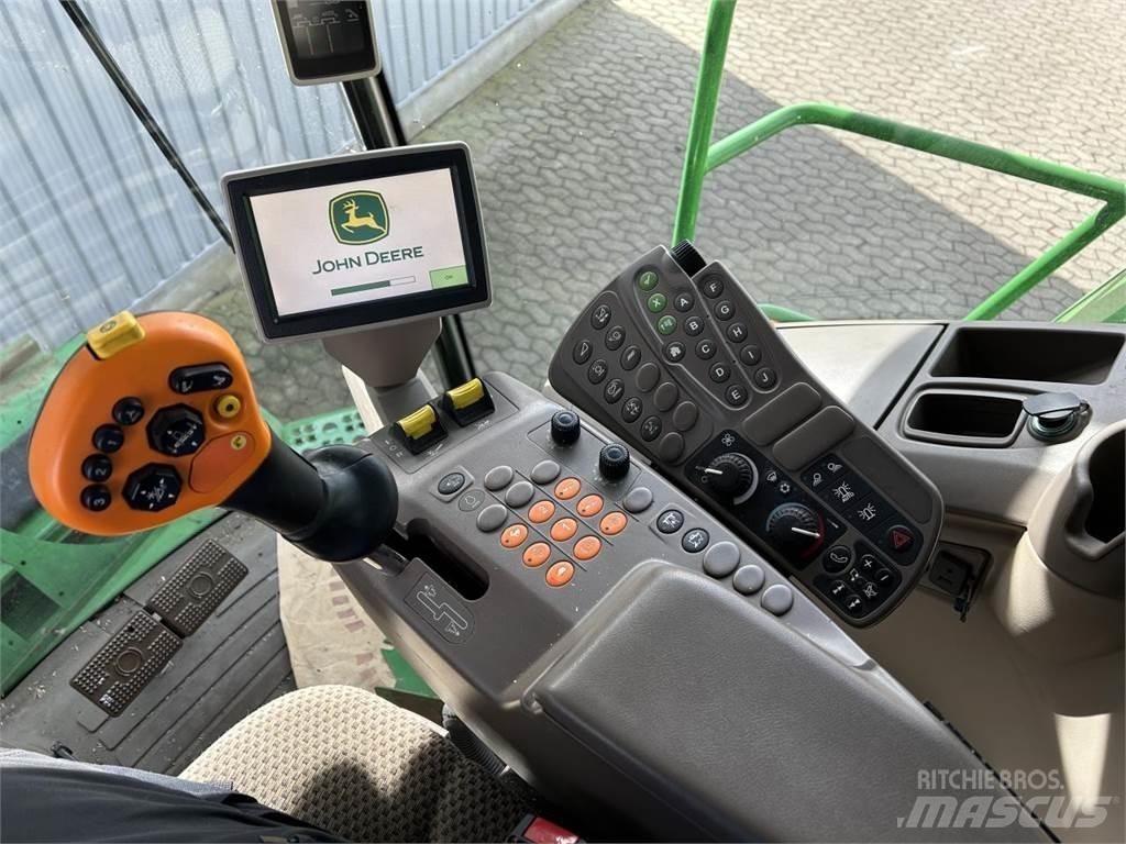 John Deere S690 コンバイン