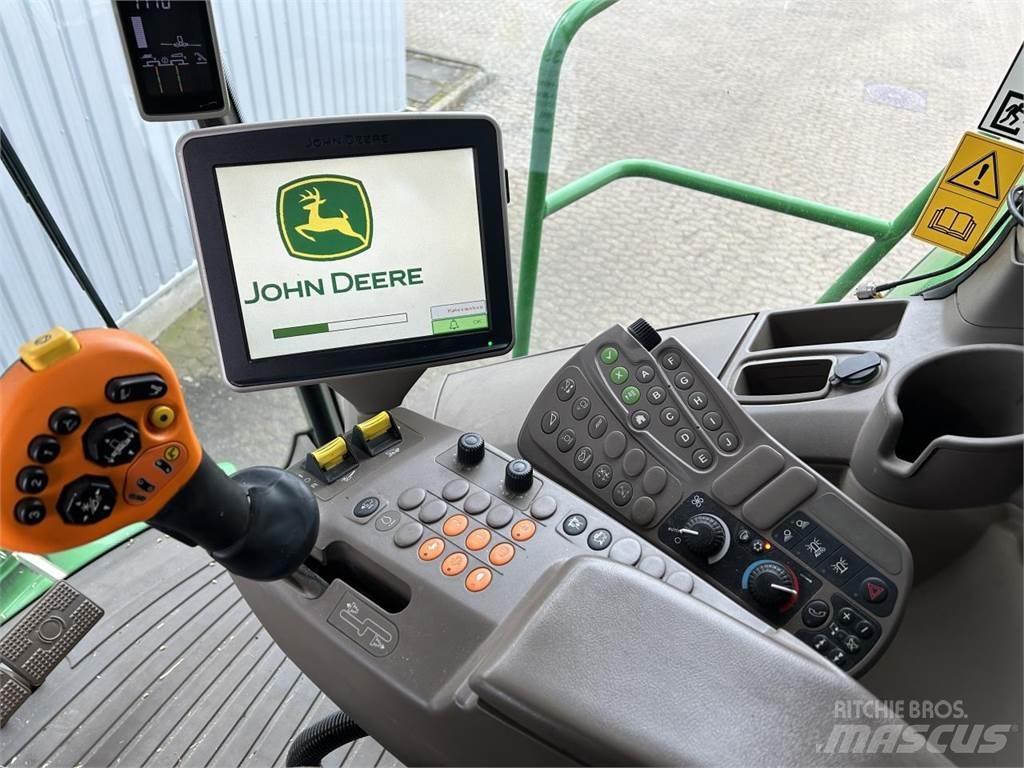 John Deere S690 コンバイン