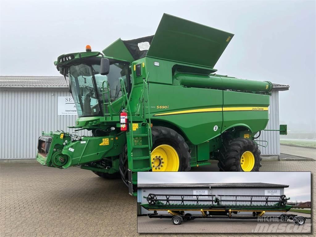 John Deere S690 コンバイン