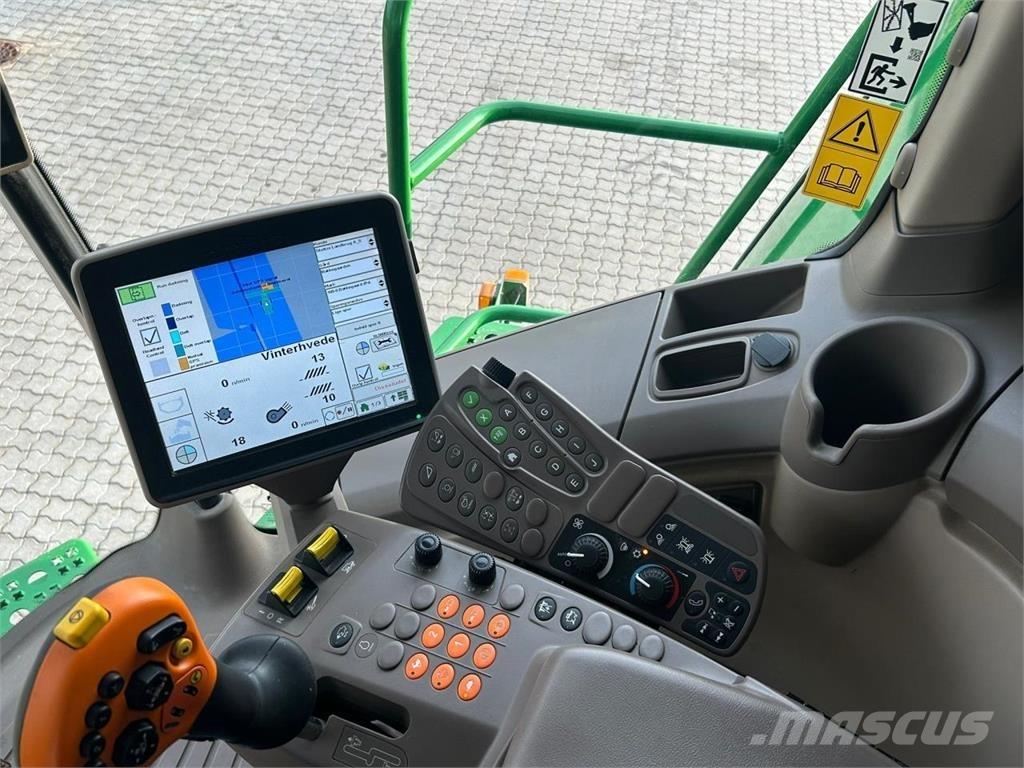 John Deere S690 コンバイン