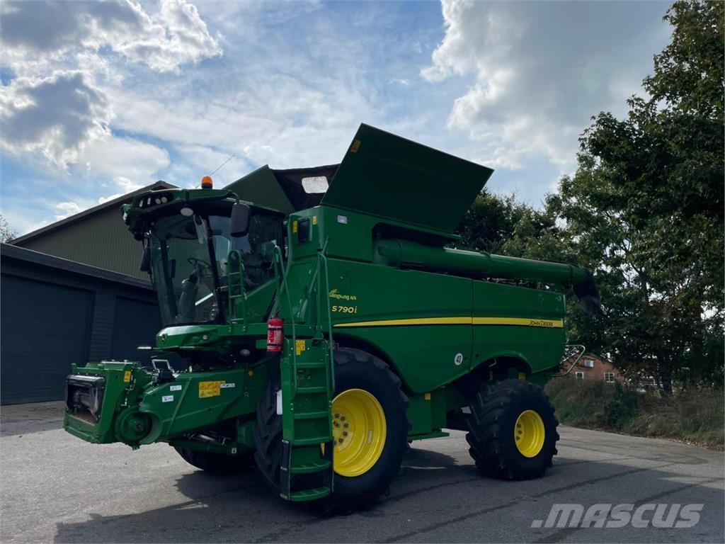 John Deere S790 コンバイン