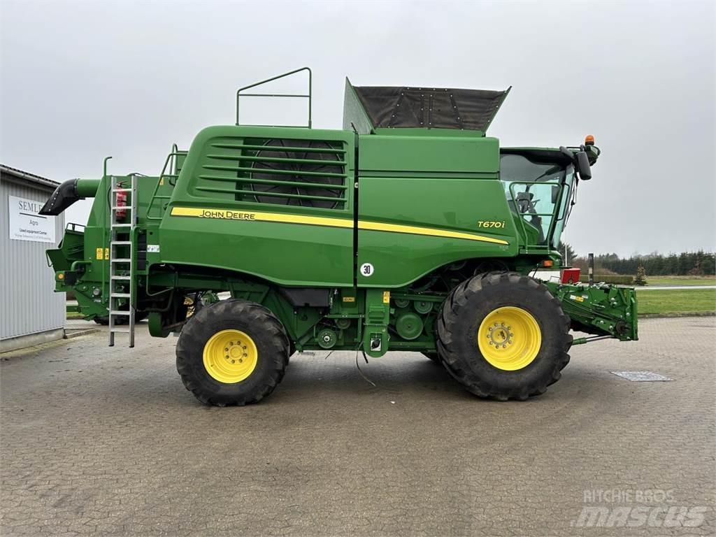 John Deere T670 コンバイン