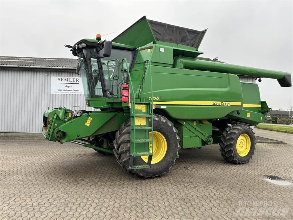 John Deere T670 コンバイン