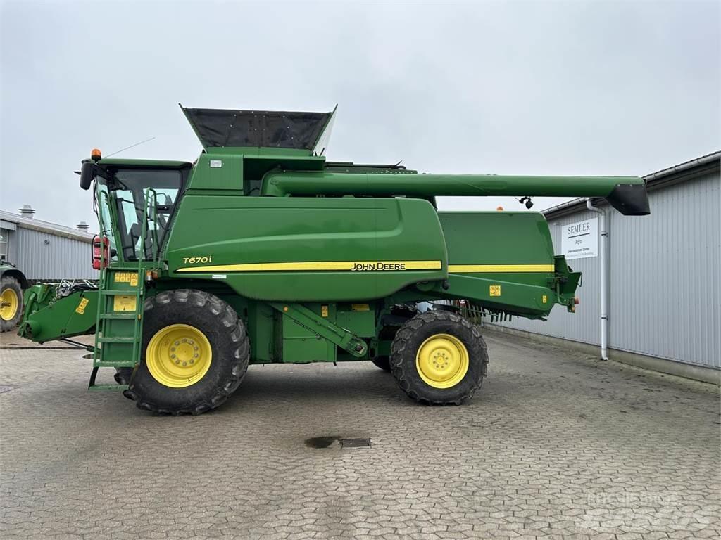 John Deere T670 コンバイン