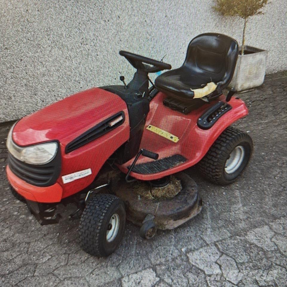 Jonsered LT2216 コンパクトトラクター