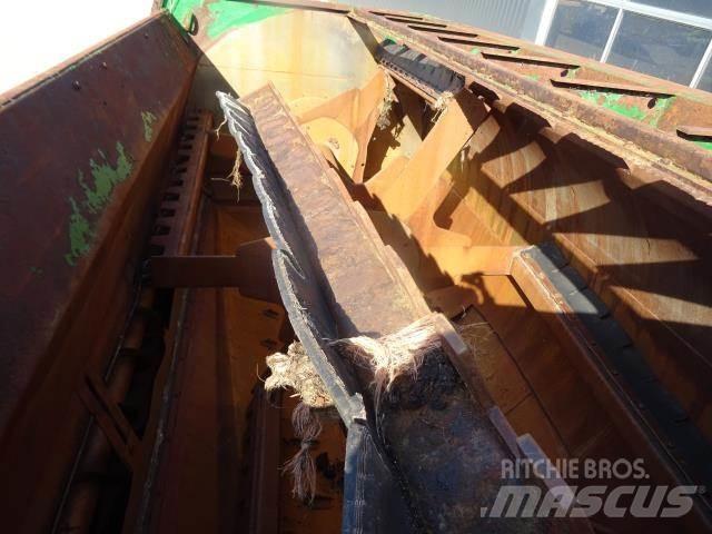 Keenan MF 380 飼料トレーラー