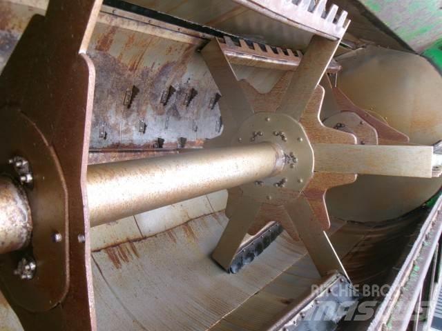 Keenan MF380 飼料トレーラー