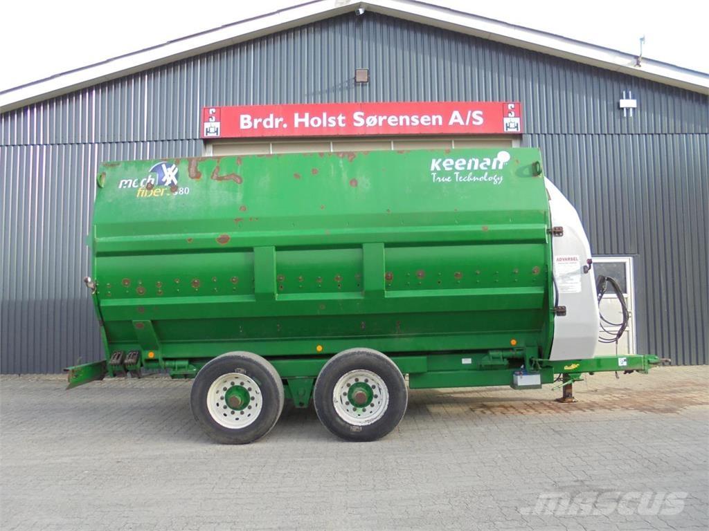 Keenan MF380 飼料トレーラー