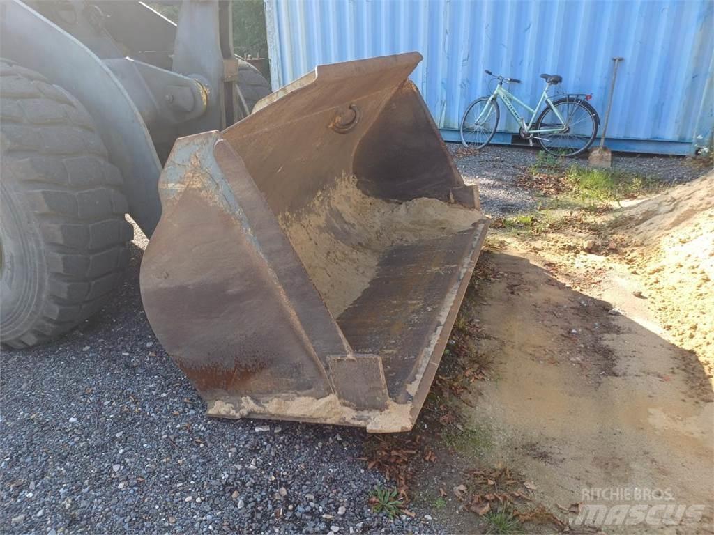 Komatsu WA270 ホイールローダー・タイヤショベル