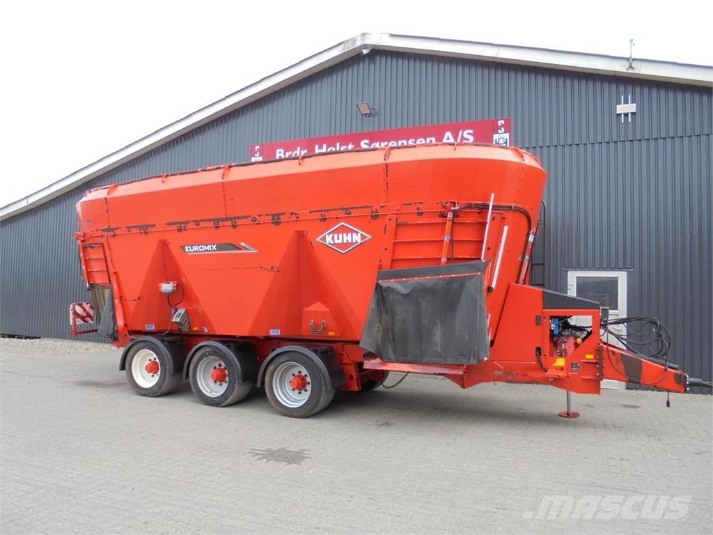 Kuhn 45.3 DL 飼料トレーラー