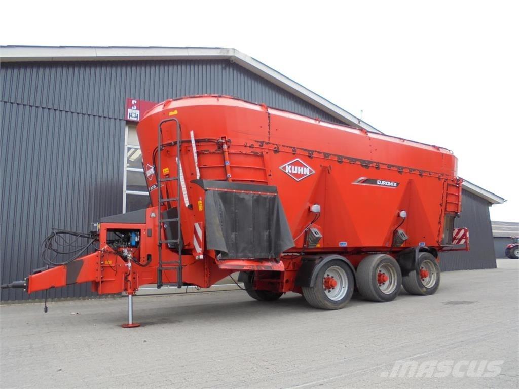 Kuhn 45.3 DL 飼料トレーラー