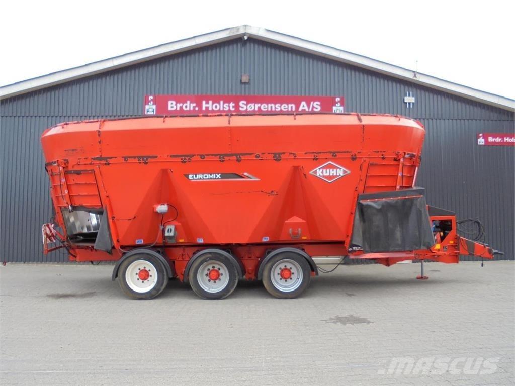Kuhn 45.3 DL 飼料トレーラー