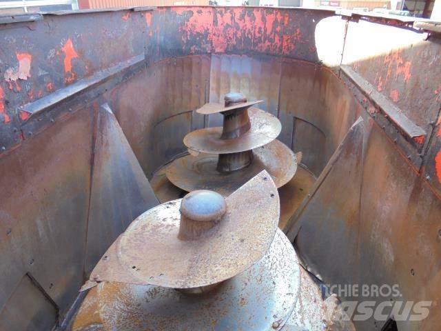 Kuhn 45 M3 飼料トレーラー