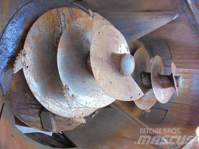 Kuhn 45 M3 飼料トレーラー