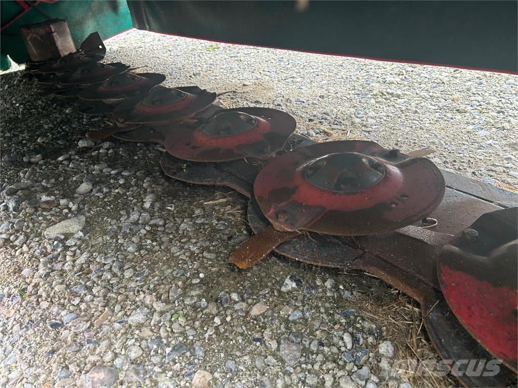 Kverneland 2632M スワーサー・ウインドローア